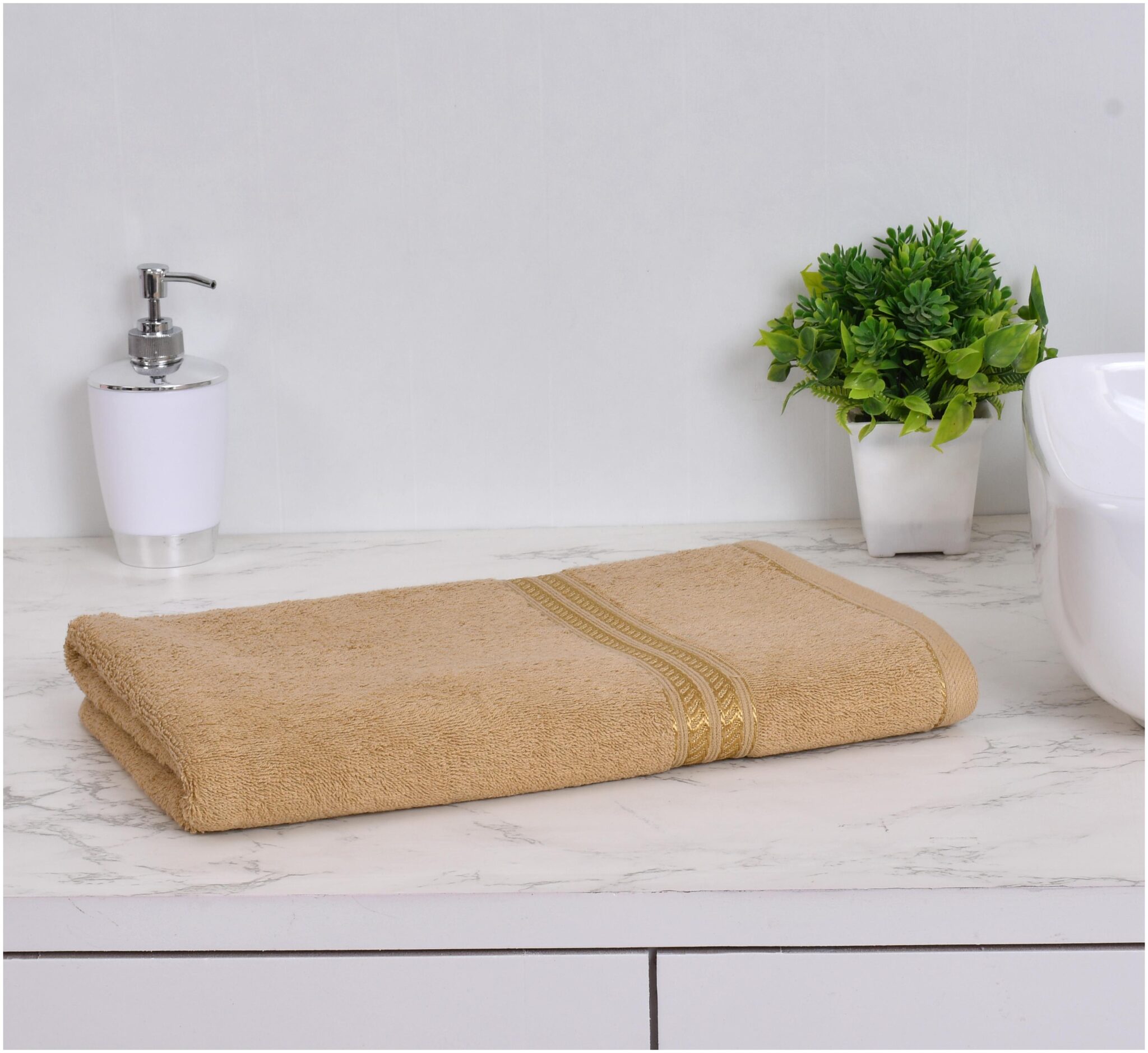 

MANNATLIFESTYLE 500 GSM Cotton Bath Towel ( 1 Piece Gold )