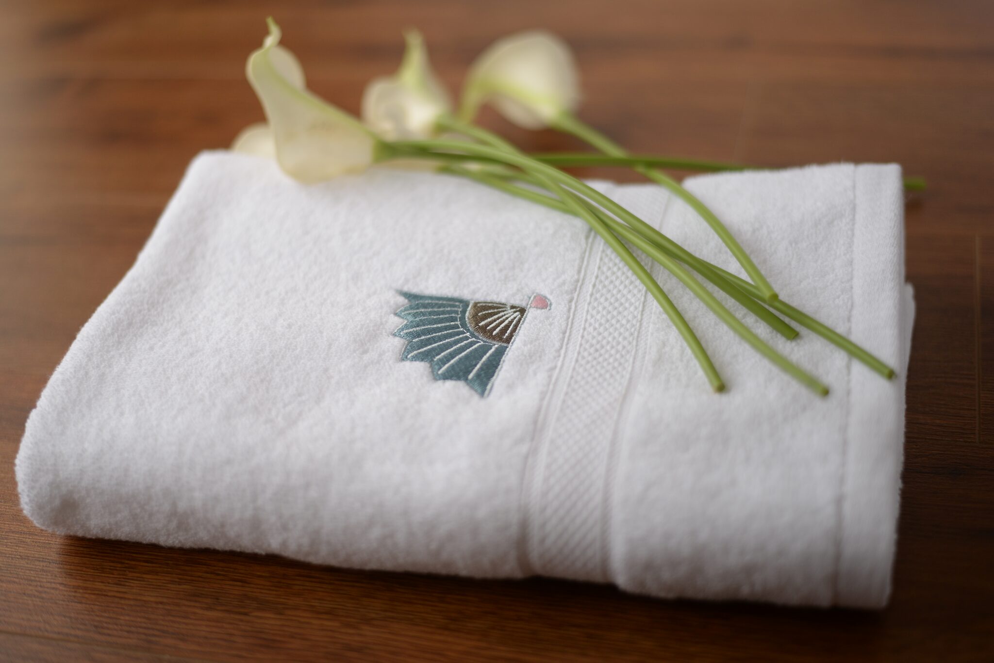 

PETAL HOME 550 GSM Cotton Bath Towel ( 1 Piece White )