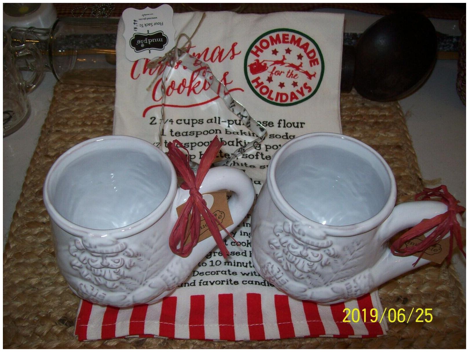 

SET OF 2 2015 MUD PIE SANTA MUGS W FLOUR SACK TOWEL COOKE RECIPE COOKE CUTTER