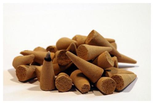 

Shree Pujan Sandal Dhoop Dry Cone Pack Of 100Pcs (Jar Not Avilable)