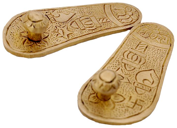 

Skeyaa Art Elegant Charan Paduka (Khadau) Pure Brass Metal for Puja (Pooja) Worship Weight 0 26 kg Handicraft Decoration Dimensions 4 5 x 2 (inch)