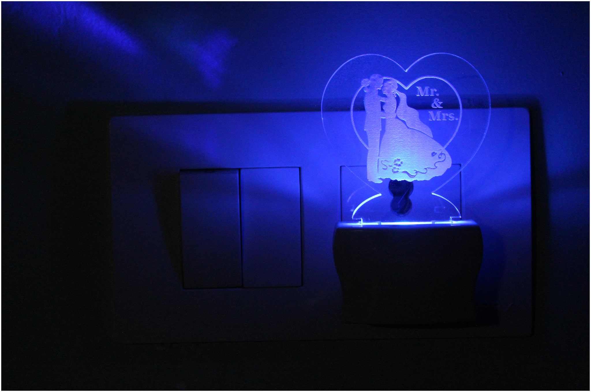 

Somil 3D Illusion Couple LED Night Lamp