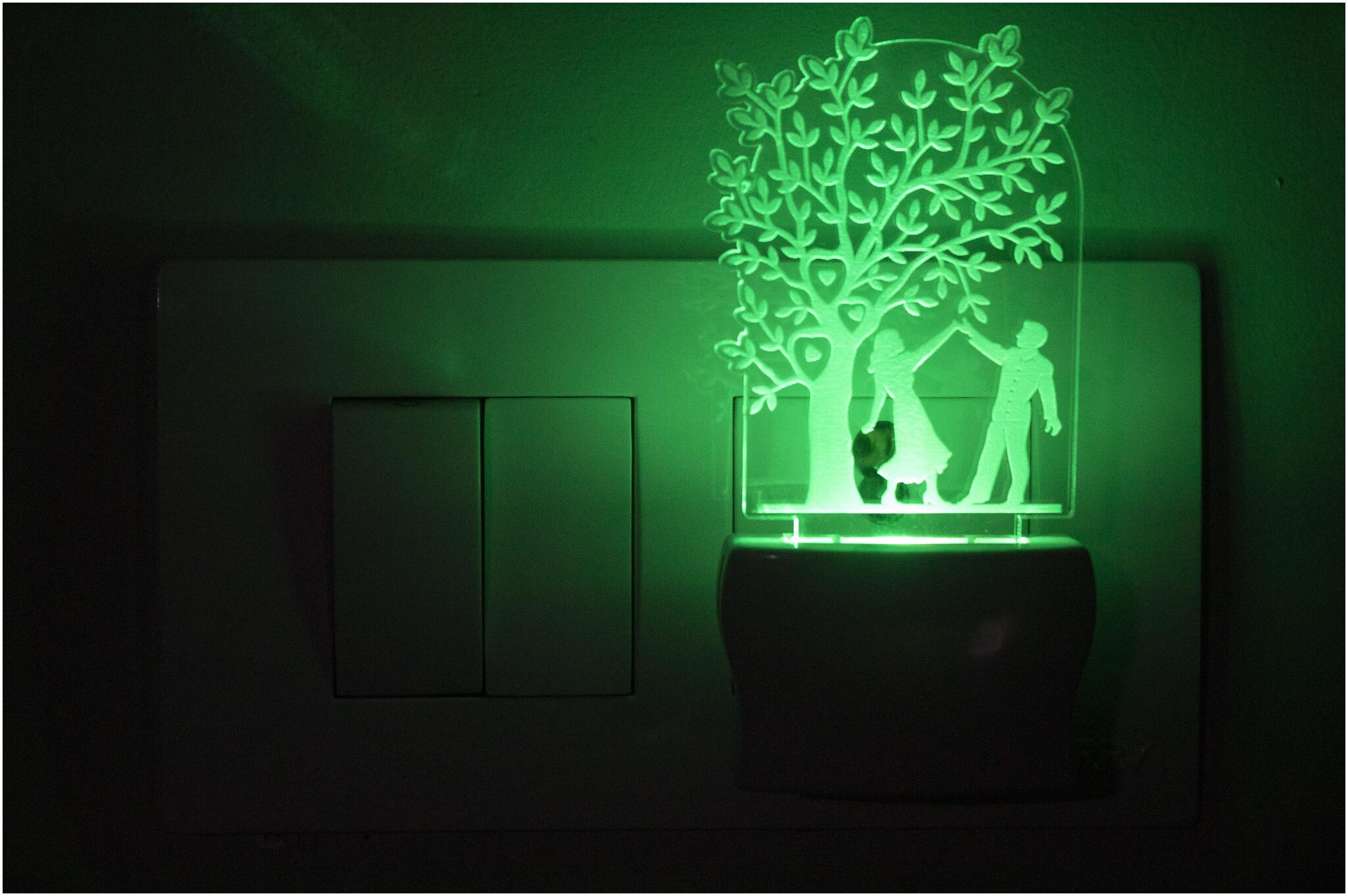 

Somil 3D Illusion Dancing Under Tree Couple LED Night Lamp