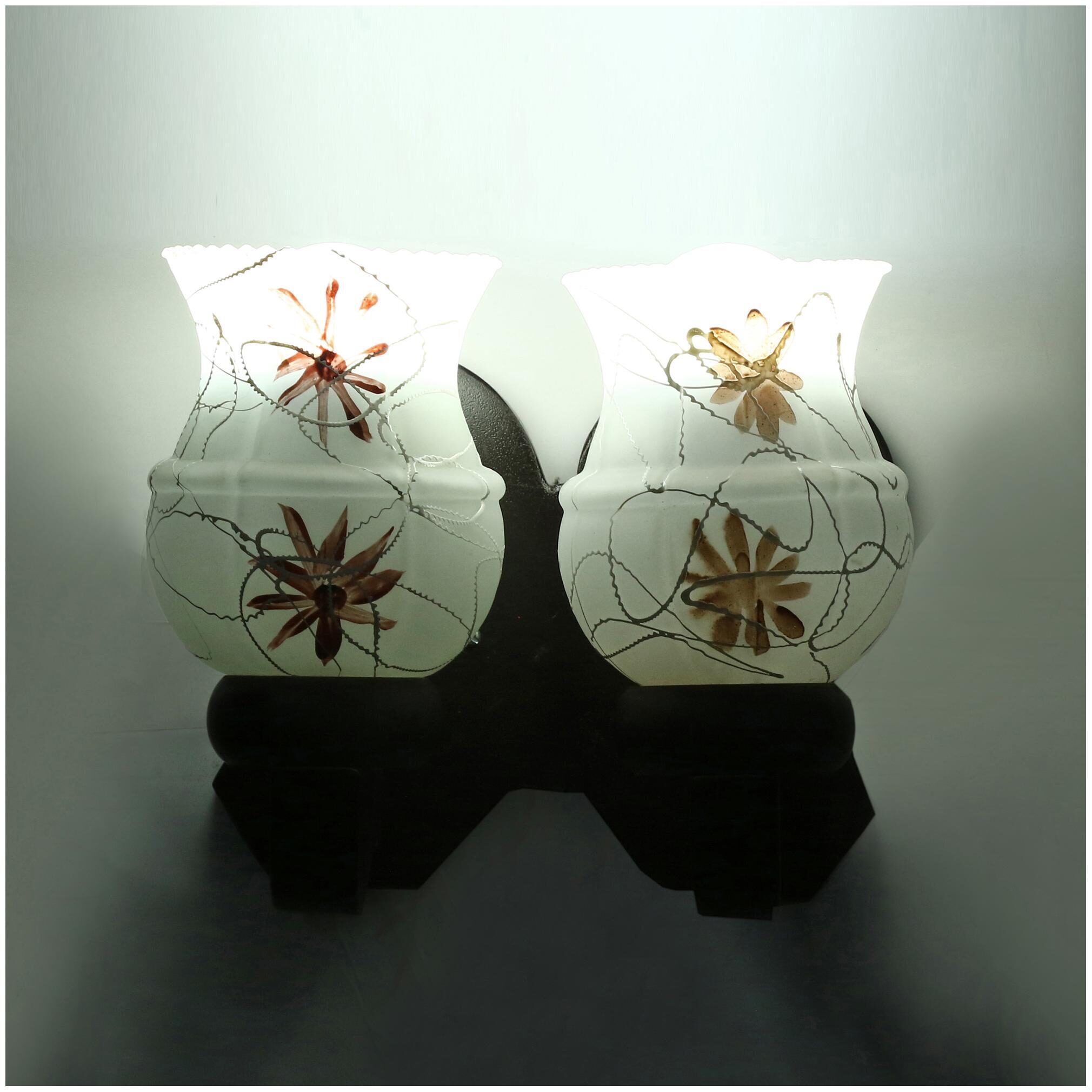 

Somil New Stylish Twins Hand Decorative Colorful Glass Wall Lamp Light With Royal Wooden Fitting DN-2wA3