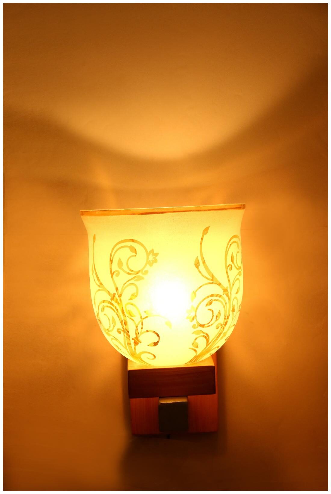 

Somil Vintage Glass Wall Lamp (Hand Decorative With Golden Somil Design) A7