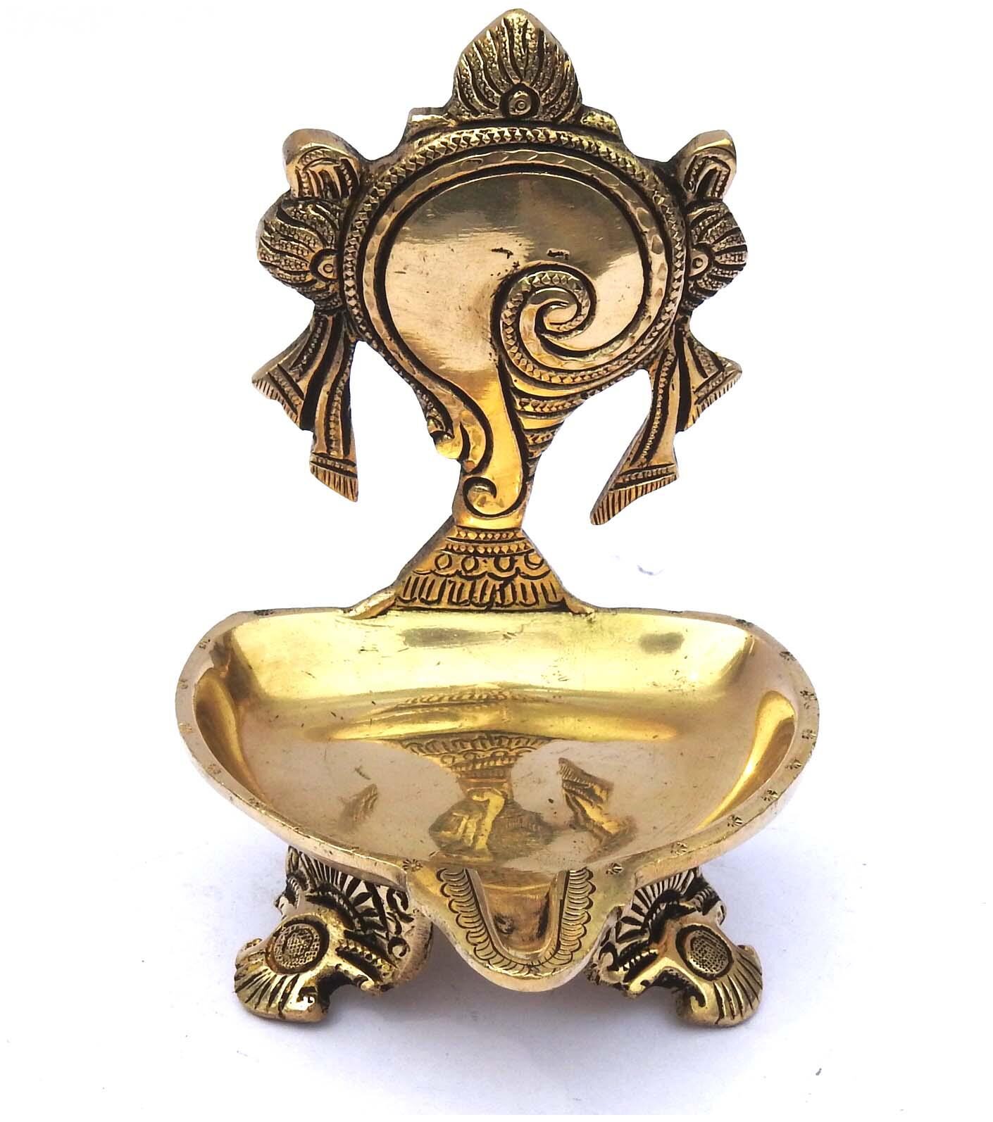 

Susajjit Decor Decorative Shankh Oil Lamp Brass Diya