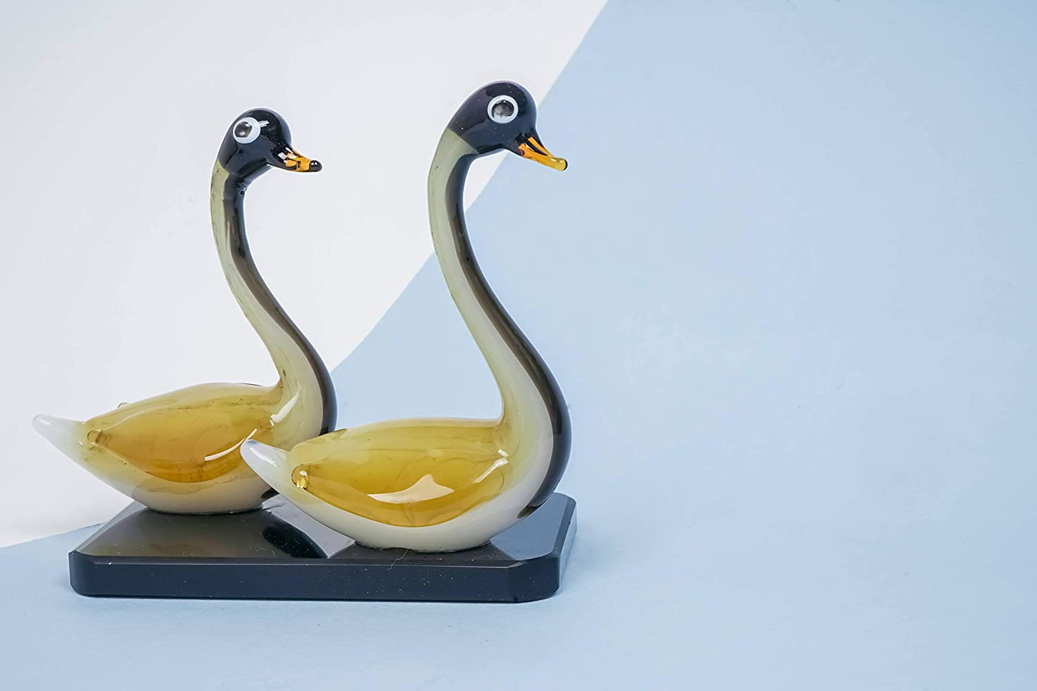 

Tailos Statue Showpiece Handmade Crystal Showpiece for House Decoration Gift (Yellow)