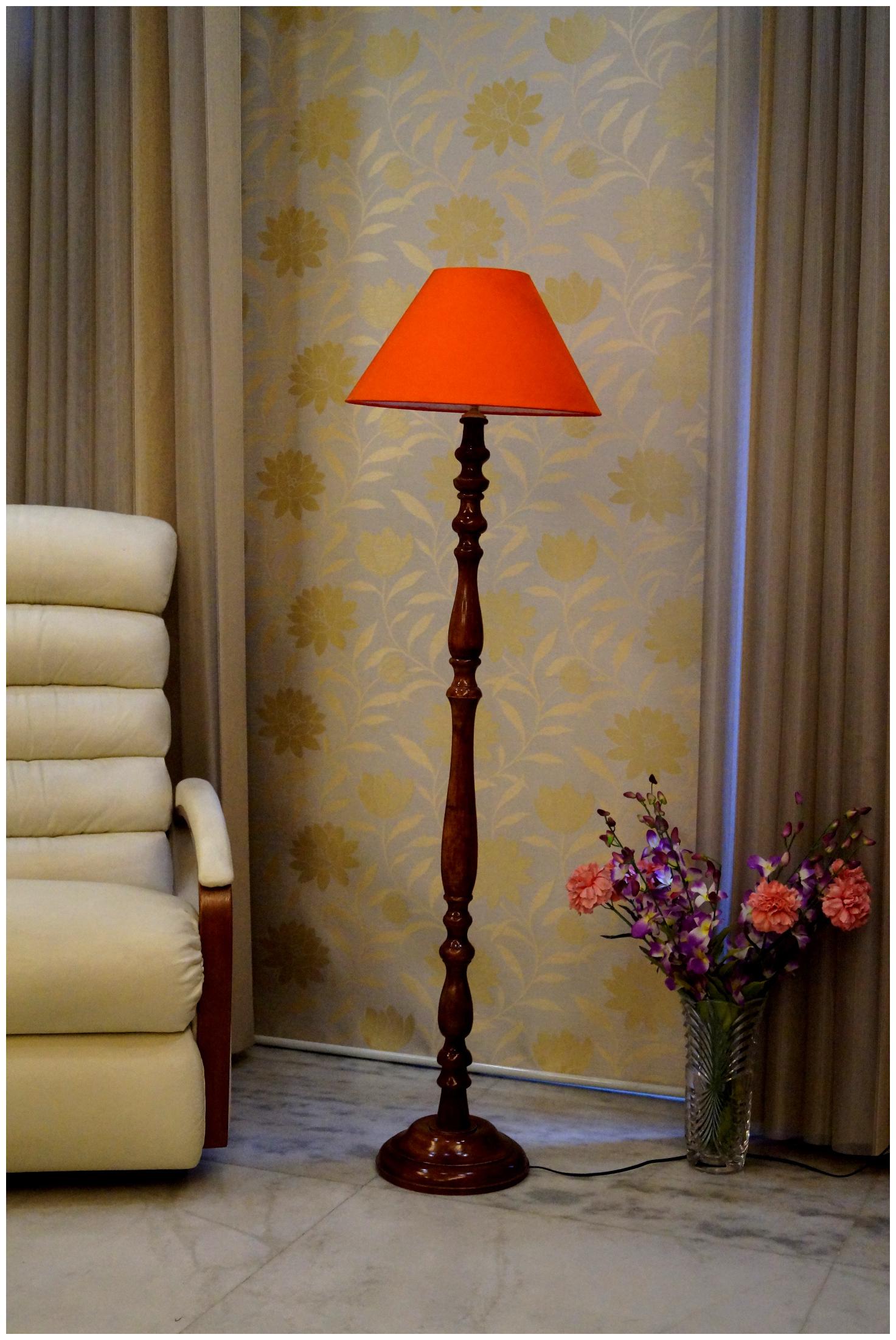

Tucasa Wood Floor Lamp With Shade (Set of 1)