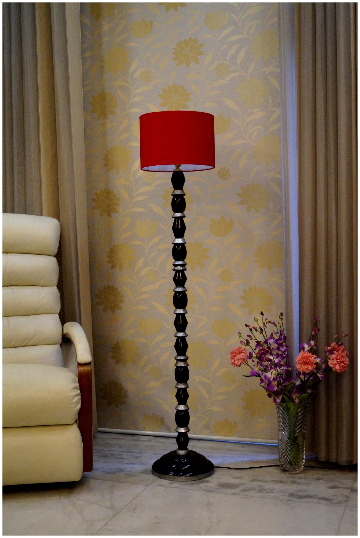 

Tucasa Wood Floor Lamp With Shade (Set of 1)