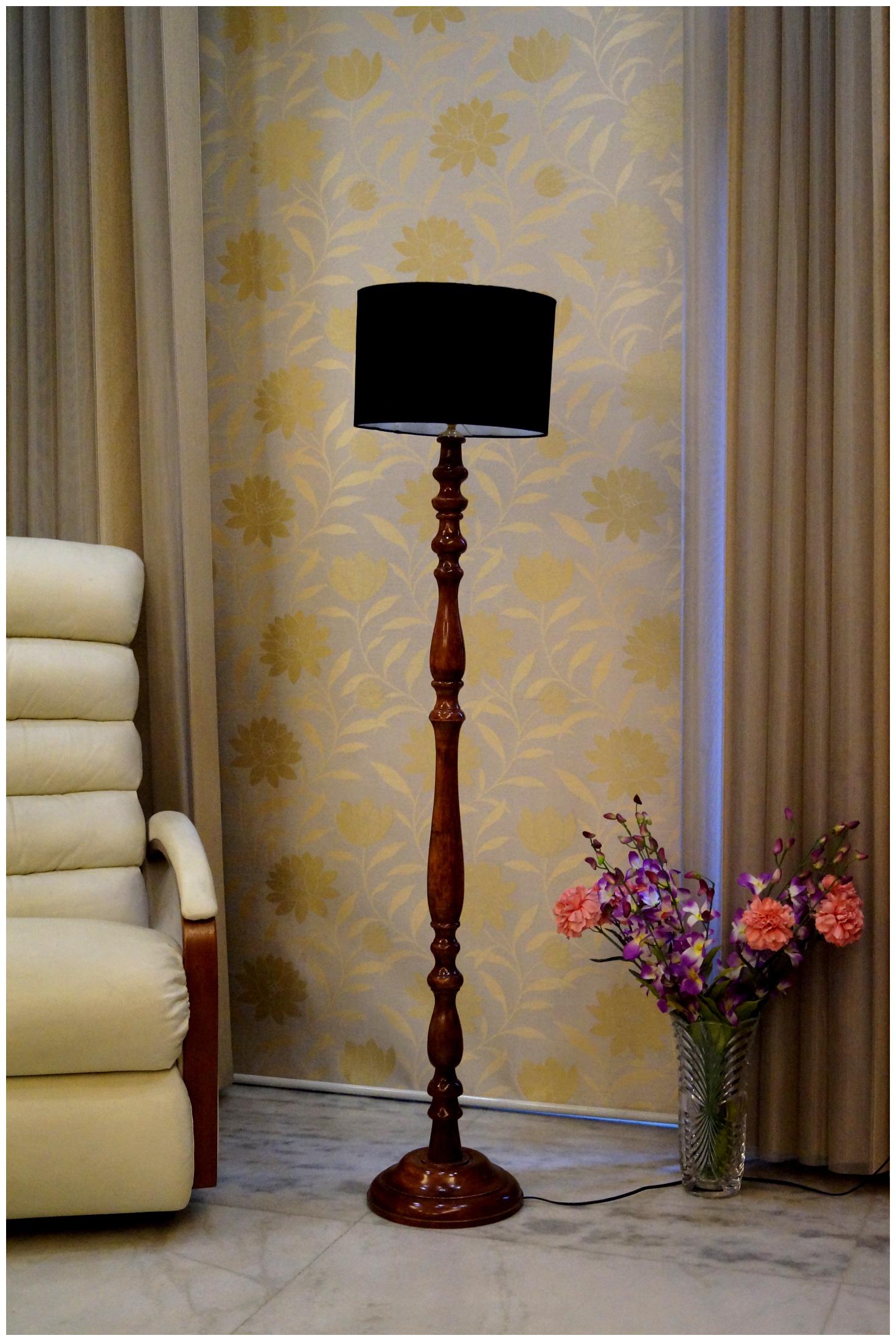 

Tucasa Wood Floor Lamp With Shade (Set of 1)