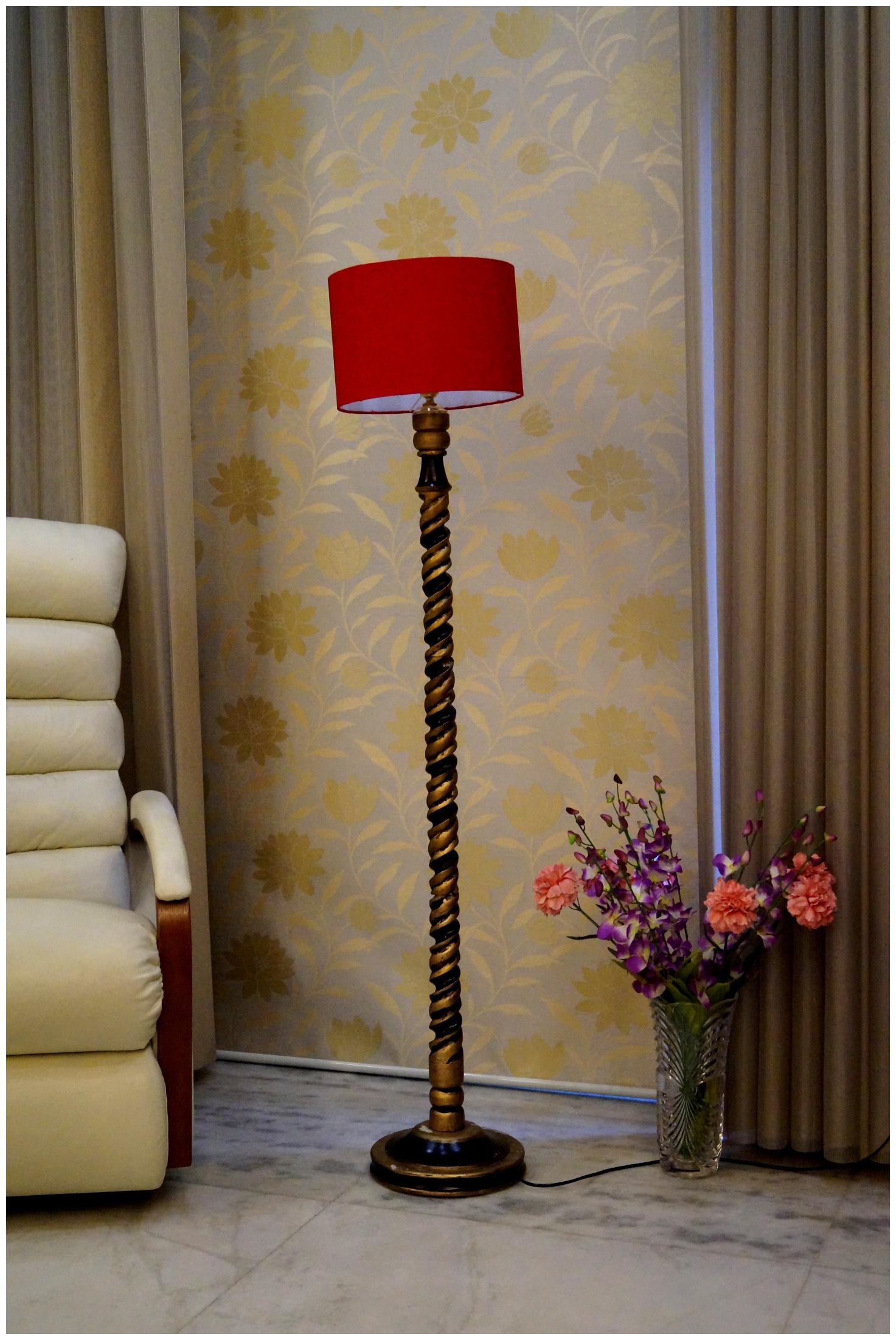 

Tucasa Wood Floor Lamp With Shade (Set of 1)