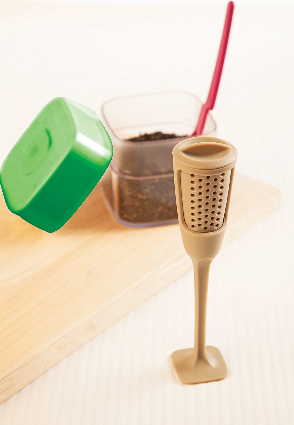 

Tupperware Plastic Teaz me Tea Strainer 1pc