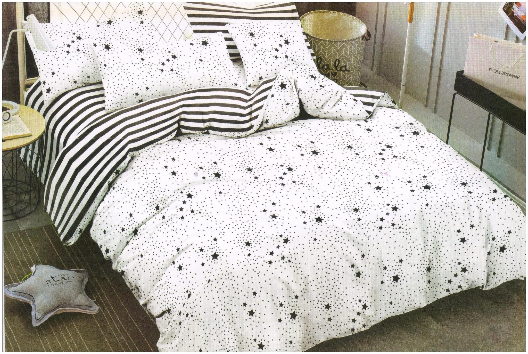 

Valtellina Cotton Printed Double Size Bedsheet 140 TC ( 1 Bedsheet With 2 Pillow Covers Black )