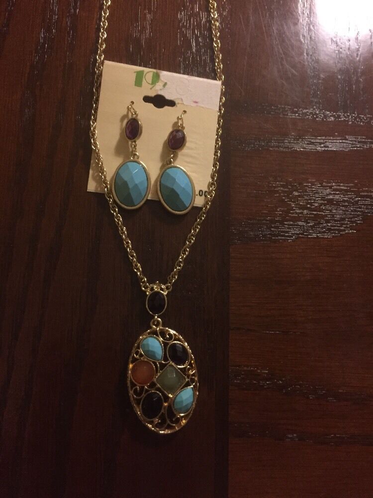 

1928 Turquoise Color Stone Necklace Set