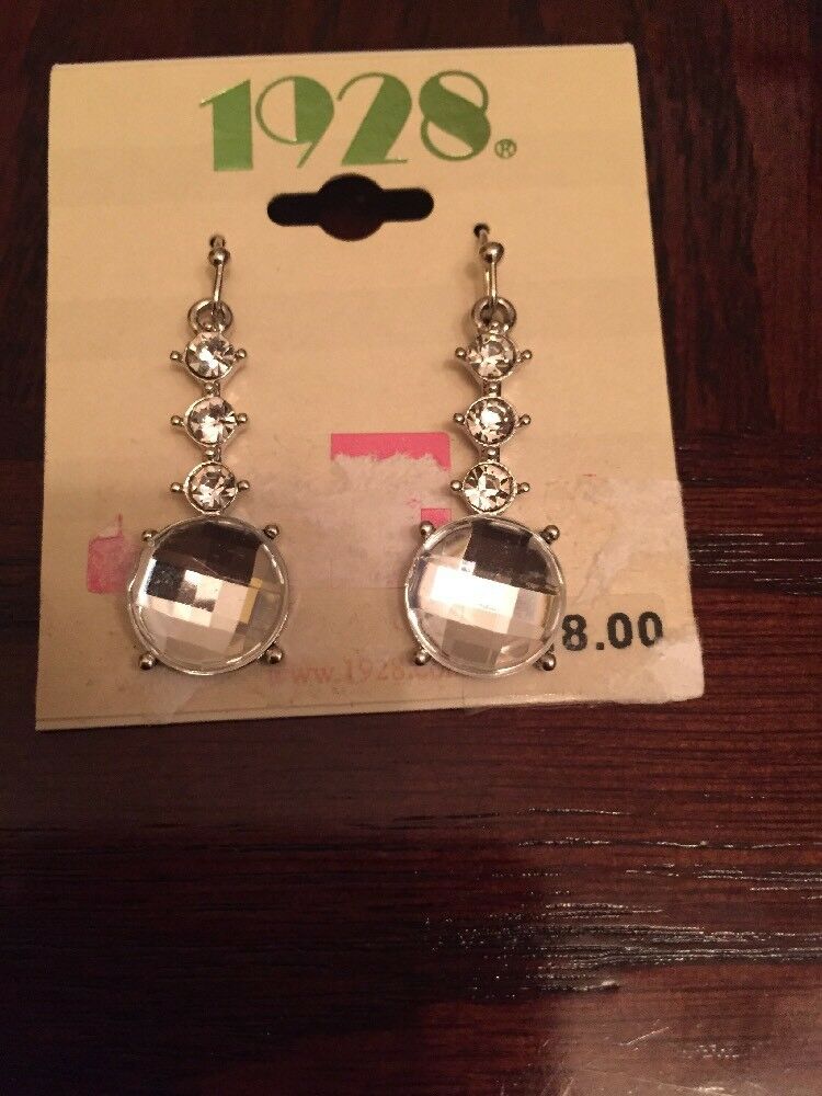 

1928 White Circle Drop Earrings