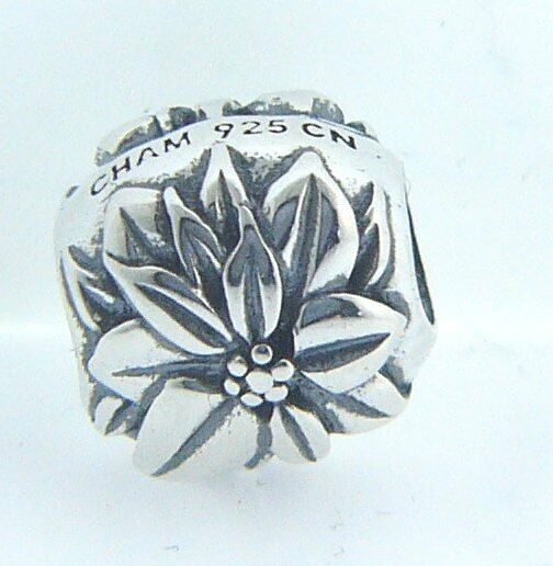 

2010-3213 CHAMILIA STERLING SILVER DECEMBER POINSETTIA CHARM NEW IN POUCH