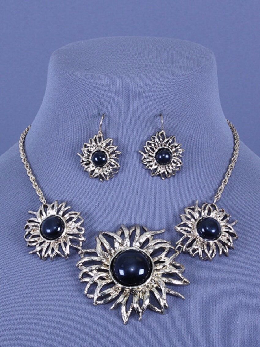 

Antique Gold Metal Star Burst Black Center Stones Necklace Set Fashion Jewelry