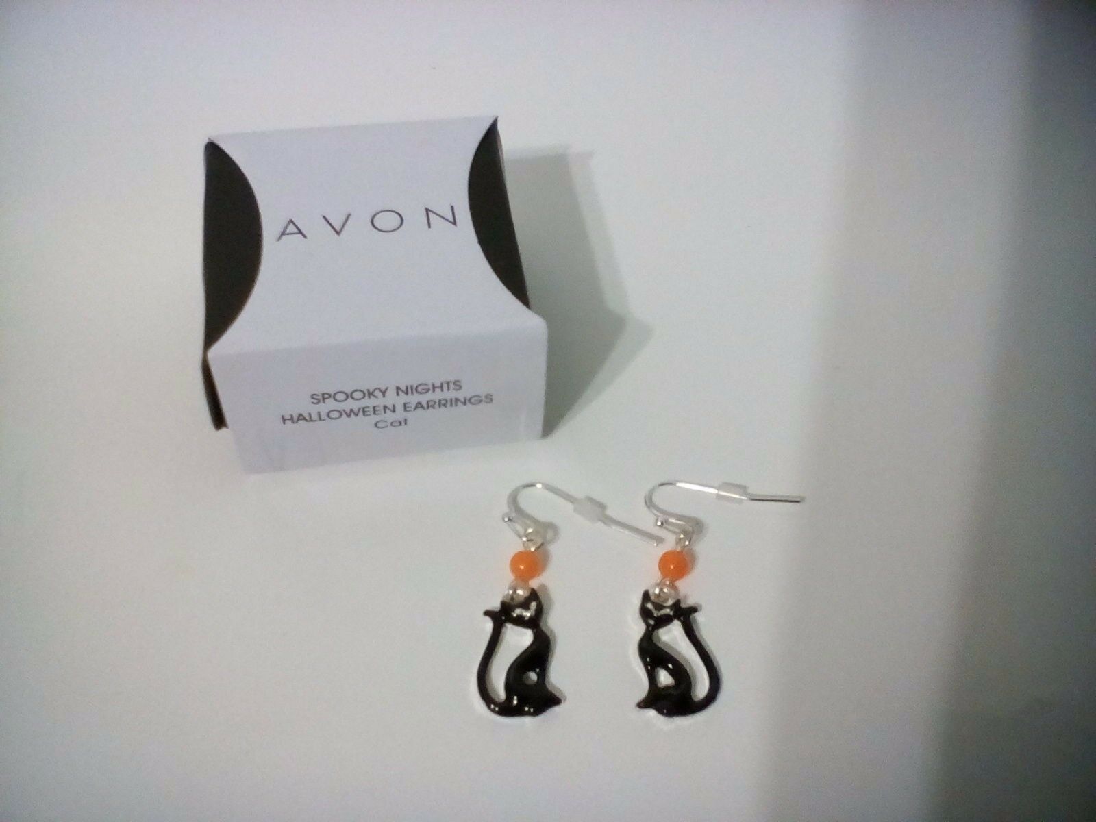 

AVON HALLOWEEN SPOOKY NIGHTS Pierced Earrings CAT New Free Shipping