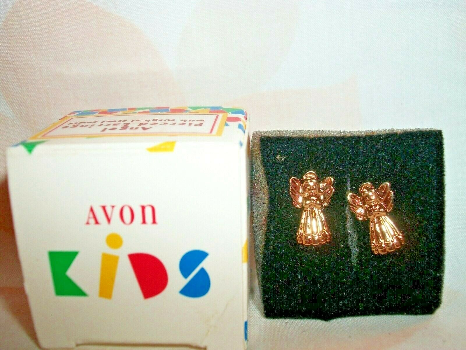

AVON JEWELRY KIDS 1995 ANGEL PIERCED EARRINGS WITH SURGICAL STEEL POSTS