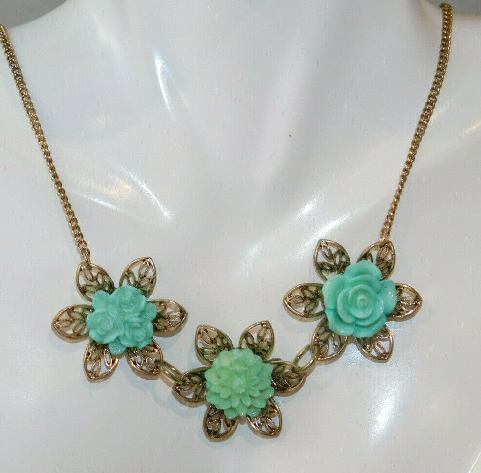 

Beautiful Turquoise Blue color Flower Gold Filigree Necklace extndr Raphael 7f22