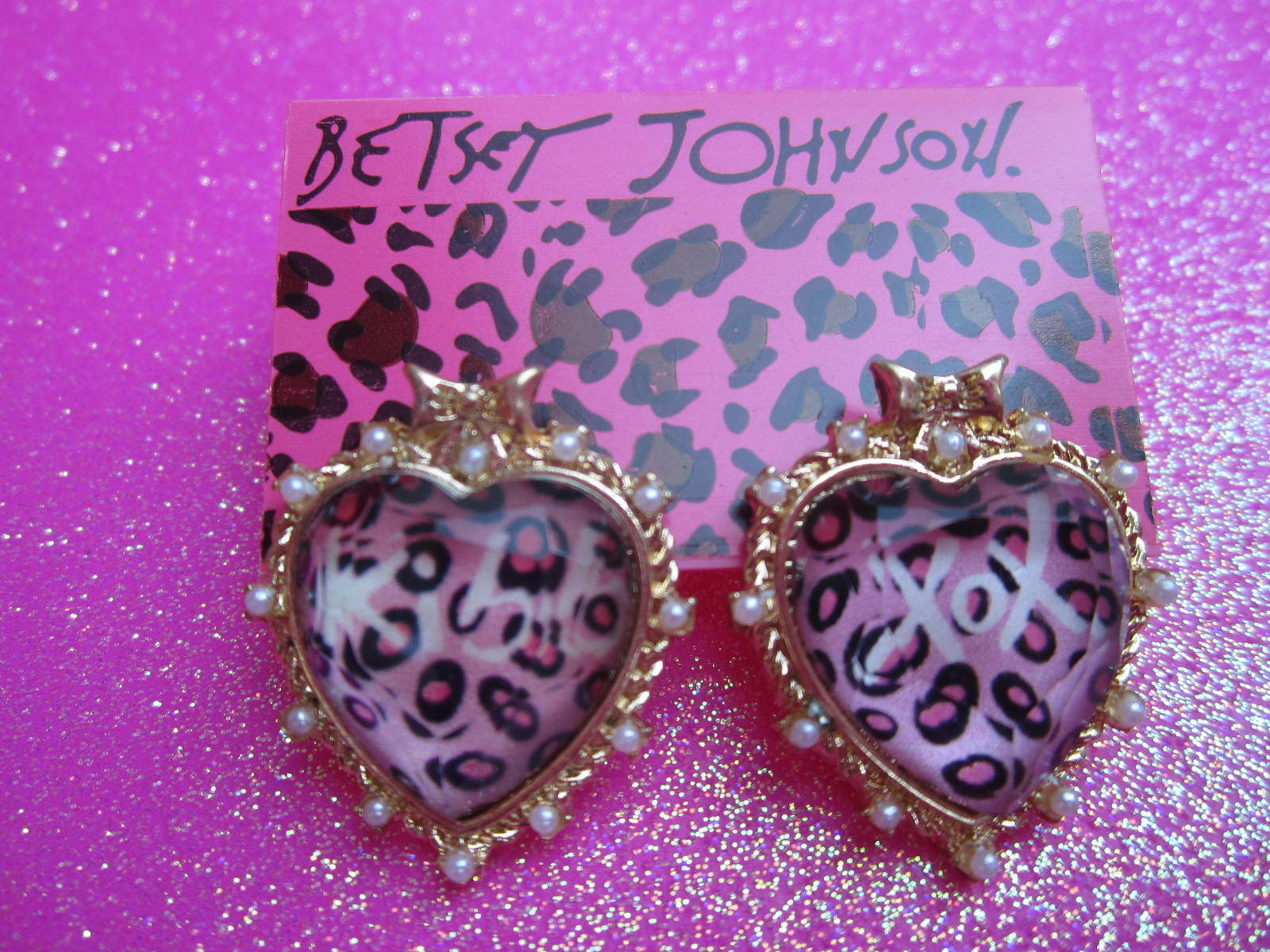 

Betsey Johnson KISS XOX Pink Leaopard Heart Stud Earrings