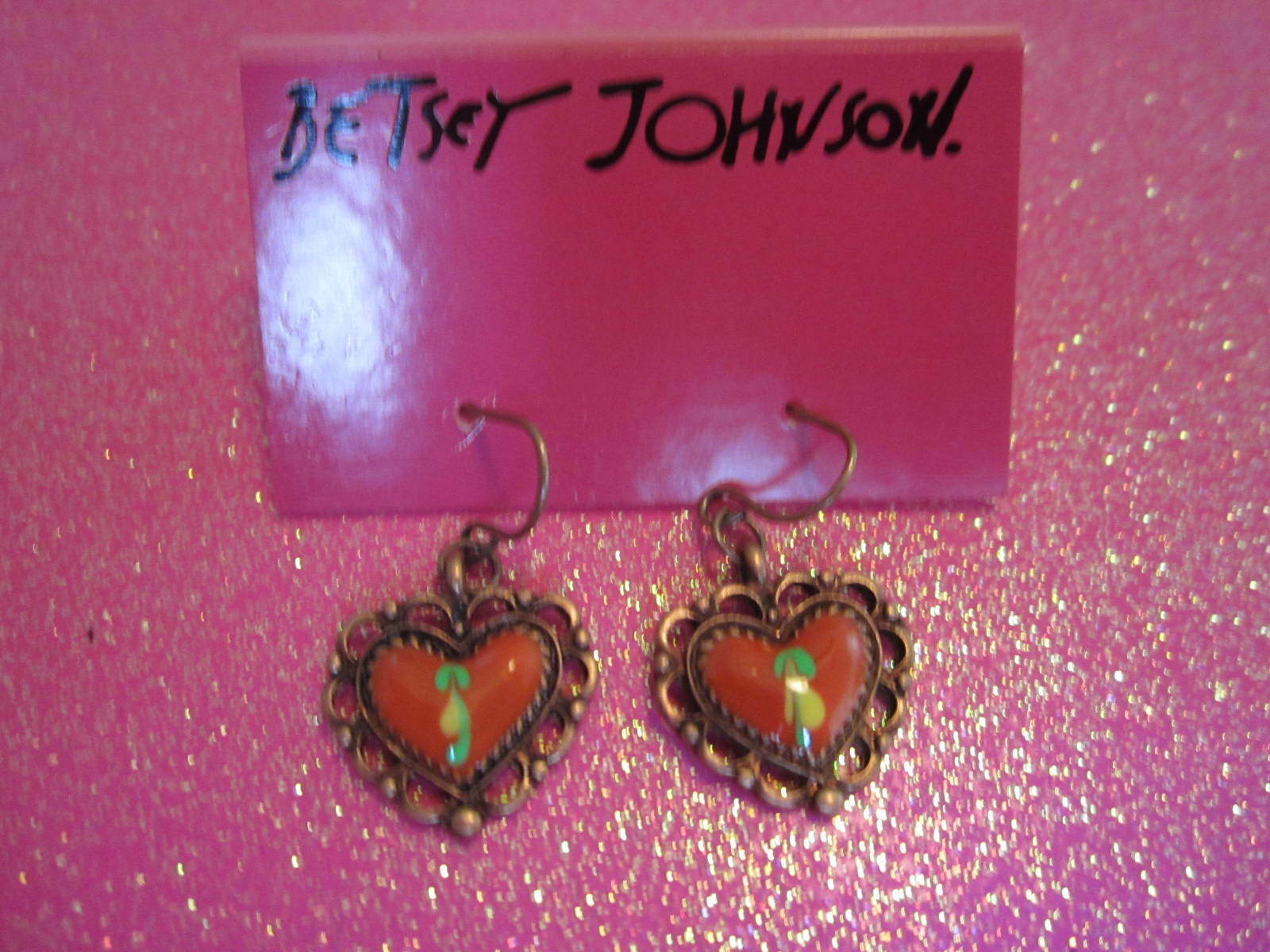 

Betsey Johnson Mismatched or Imperfect Item 83