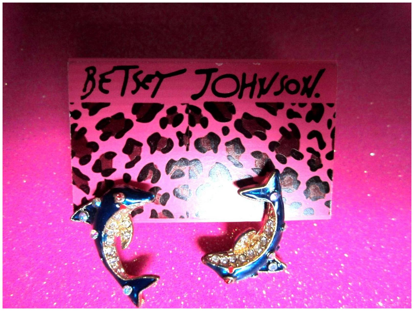 

Betsey Johnson Mismatched or Imperfect Item 51