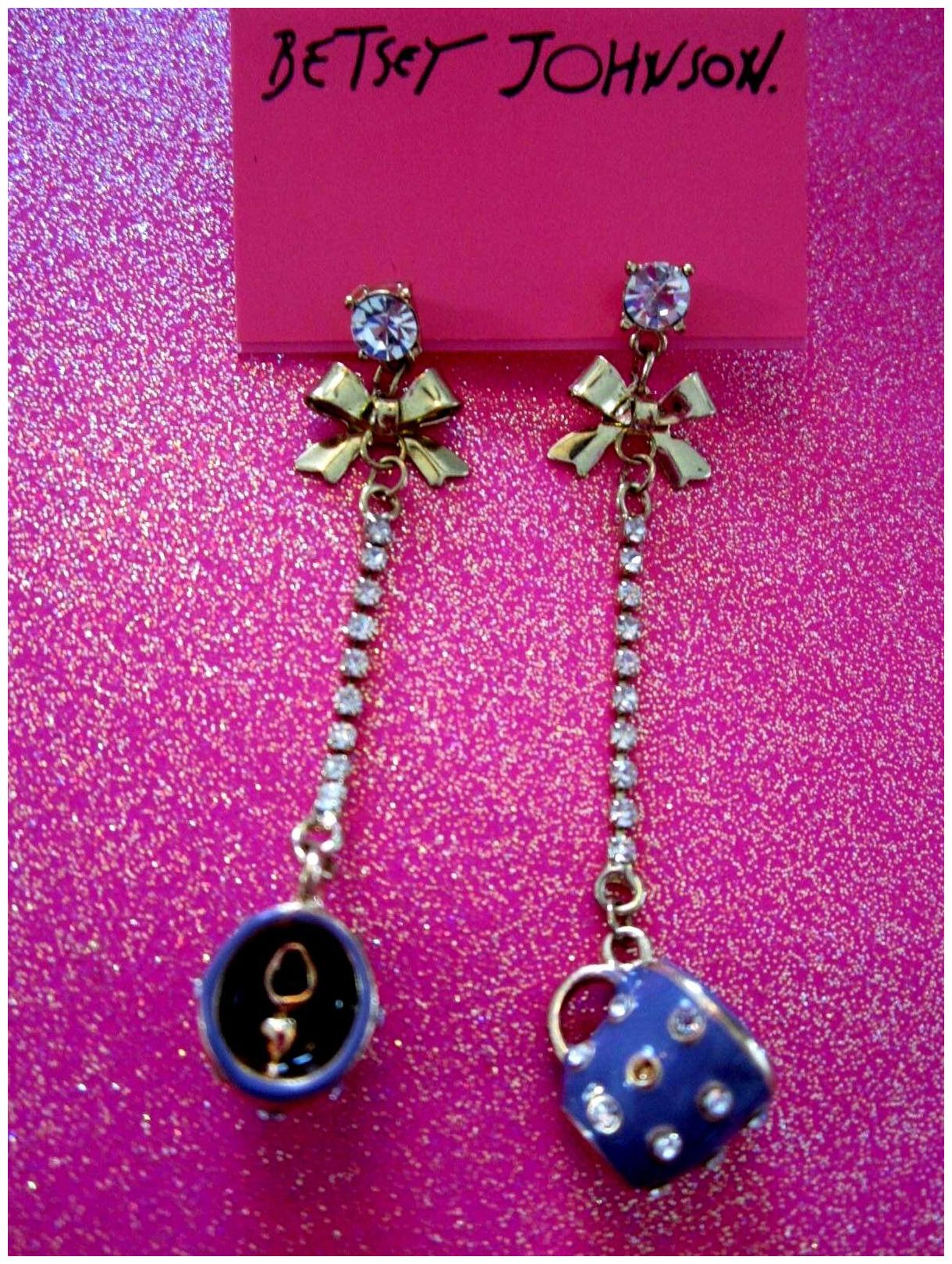 

Betsey Johnson Mismatched or Imperfect Item 141