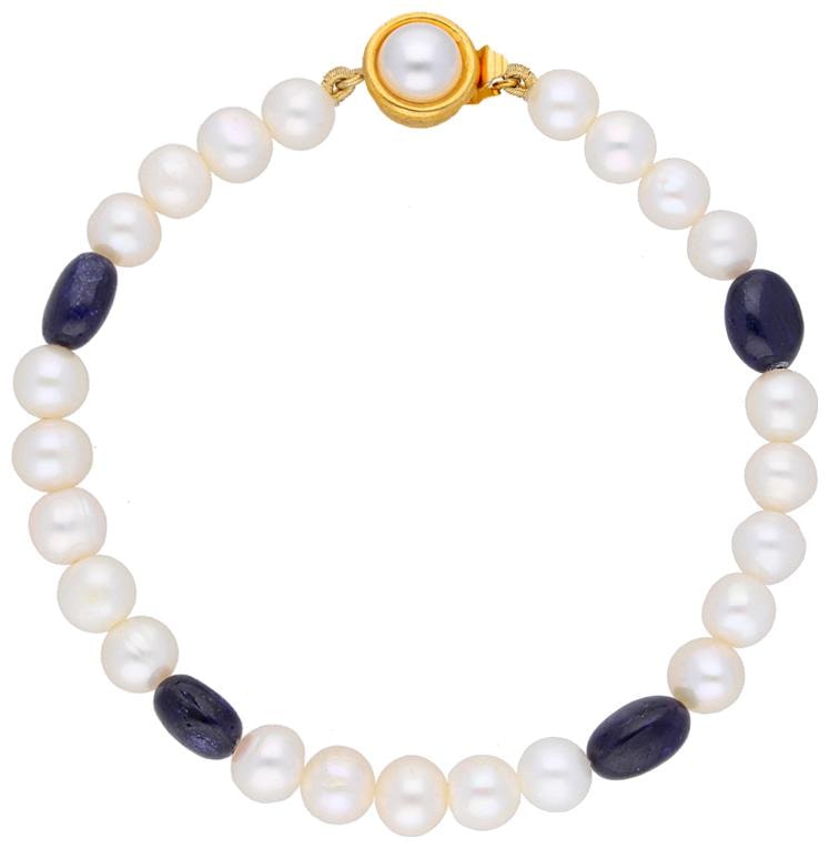 

Classy Pearl Bracelet