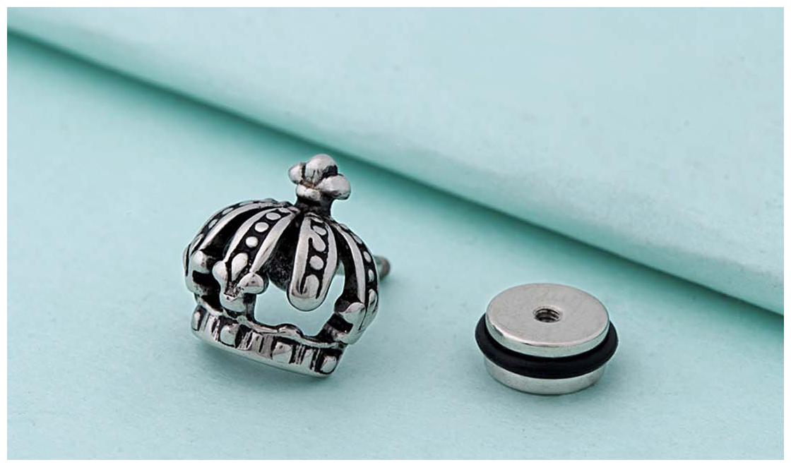 

Dare by Voylla Royal Stud King s Crown Earring