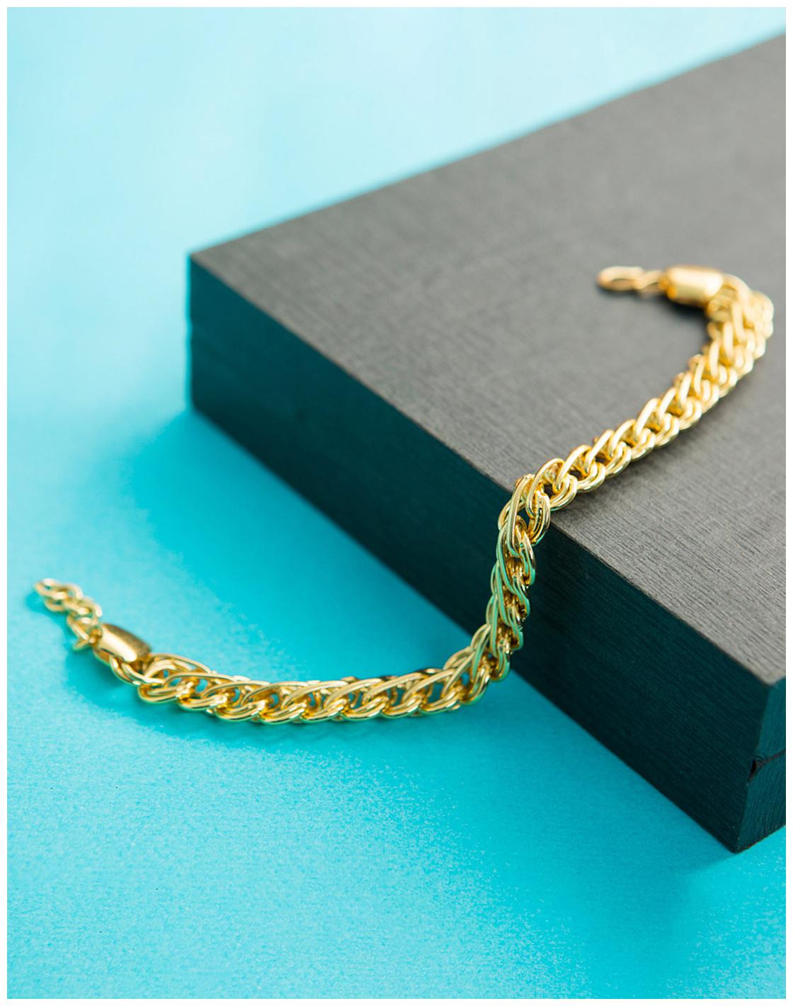 

Dare by Voylla Linking Laureate Solid Men s Link Bracelet