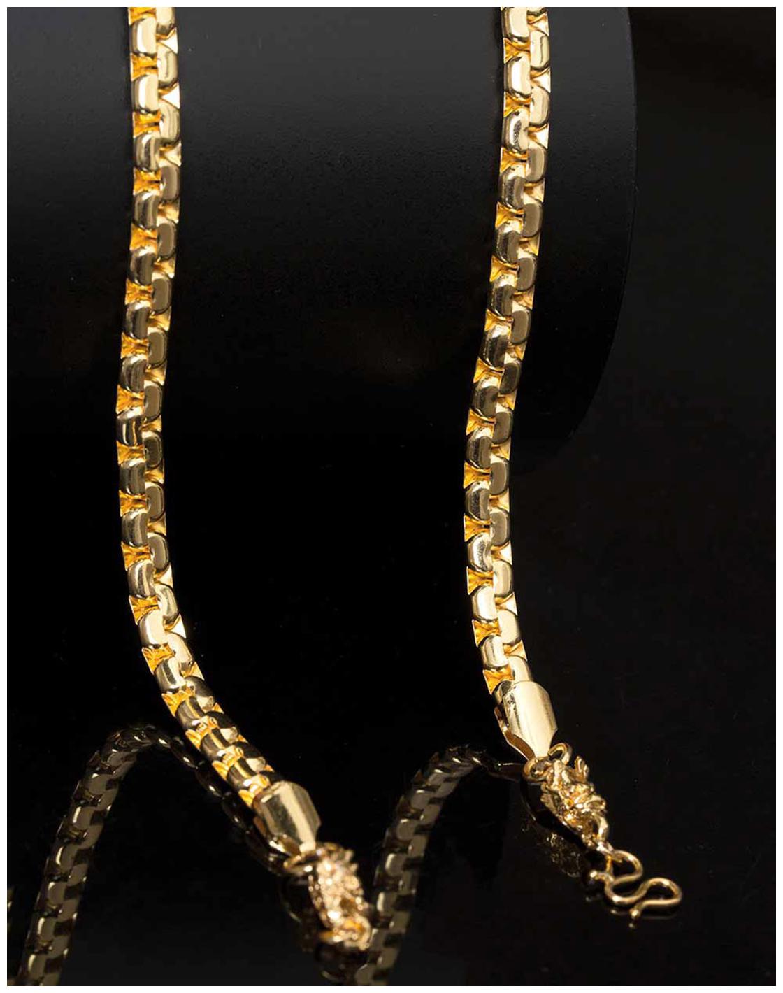 

Dare by Voylla Striking Gold Plated Men s Box Chain