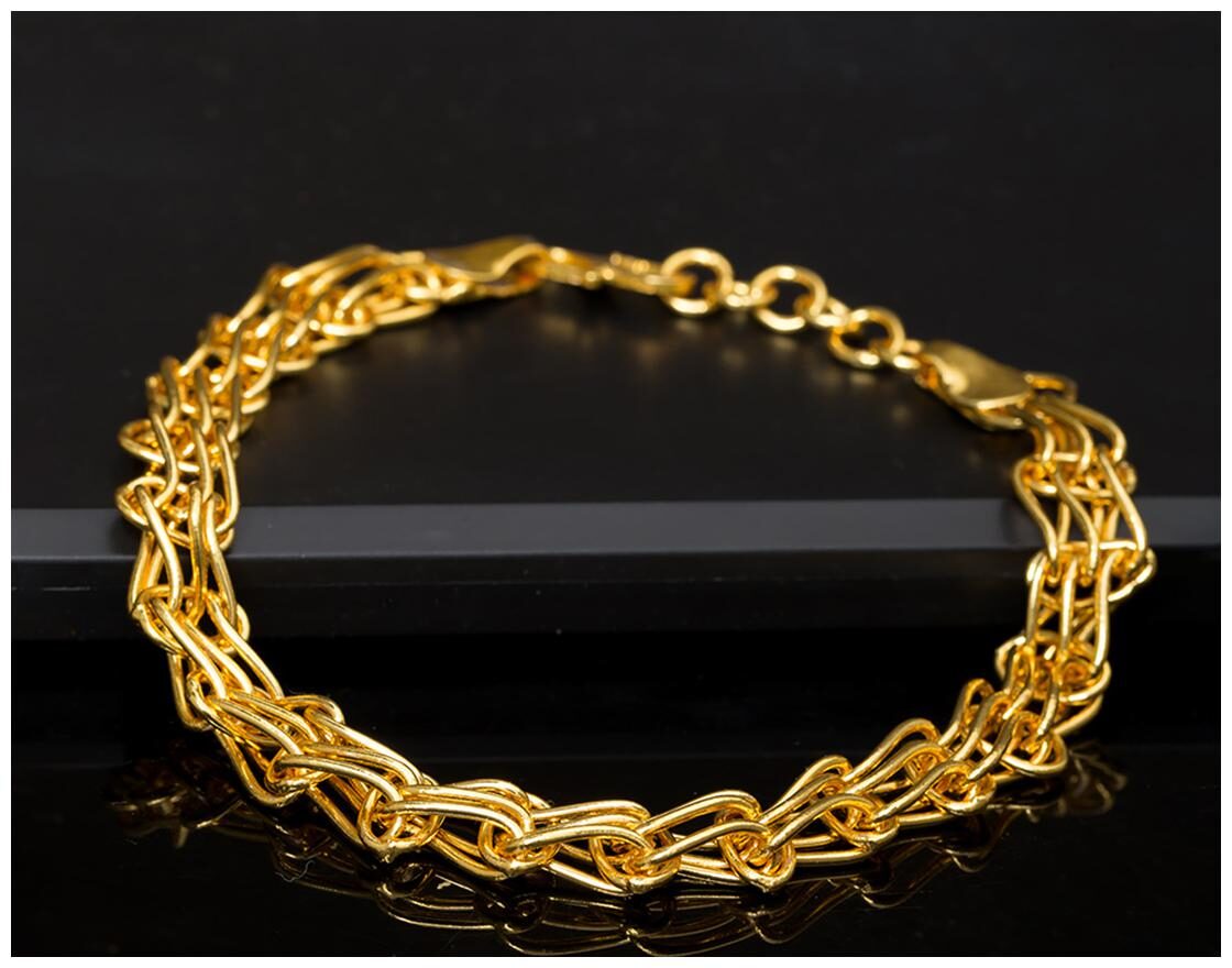 

Dare by Voylla Classy Linking Laureate Gold Plated Bracelet for Men