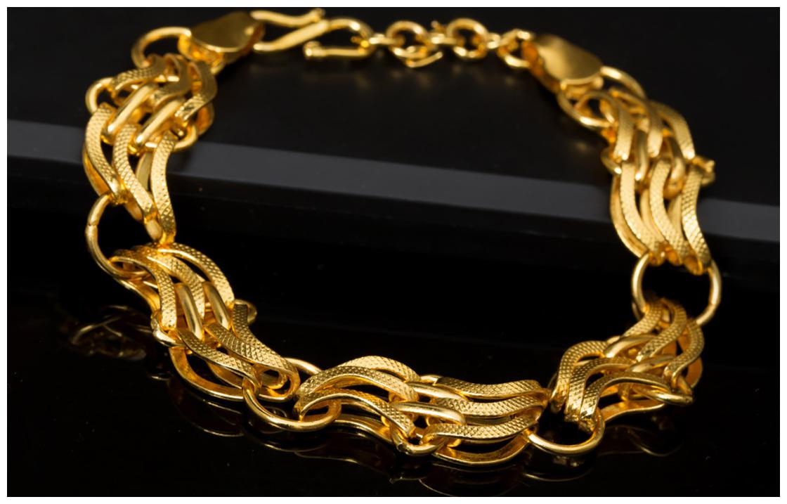 

Dare by Voylla Linking Laureate Gold Plated Brass Bracelet