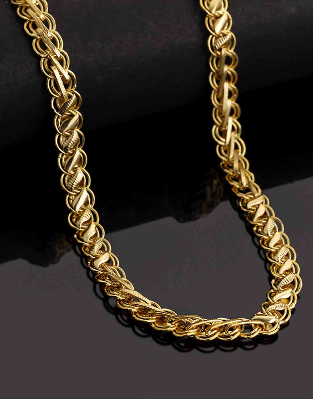 

Dare by Voylla Hand Made Spiga Link Chain