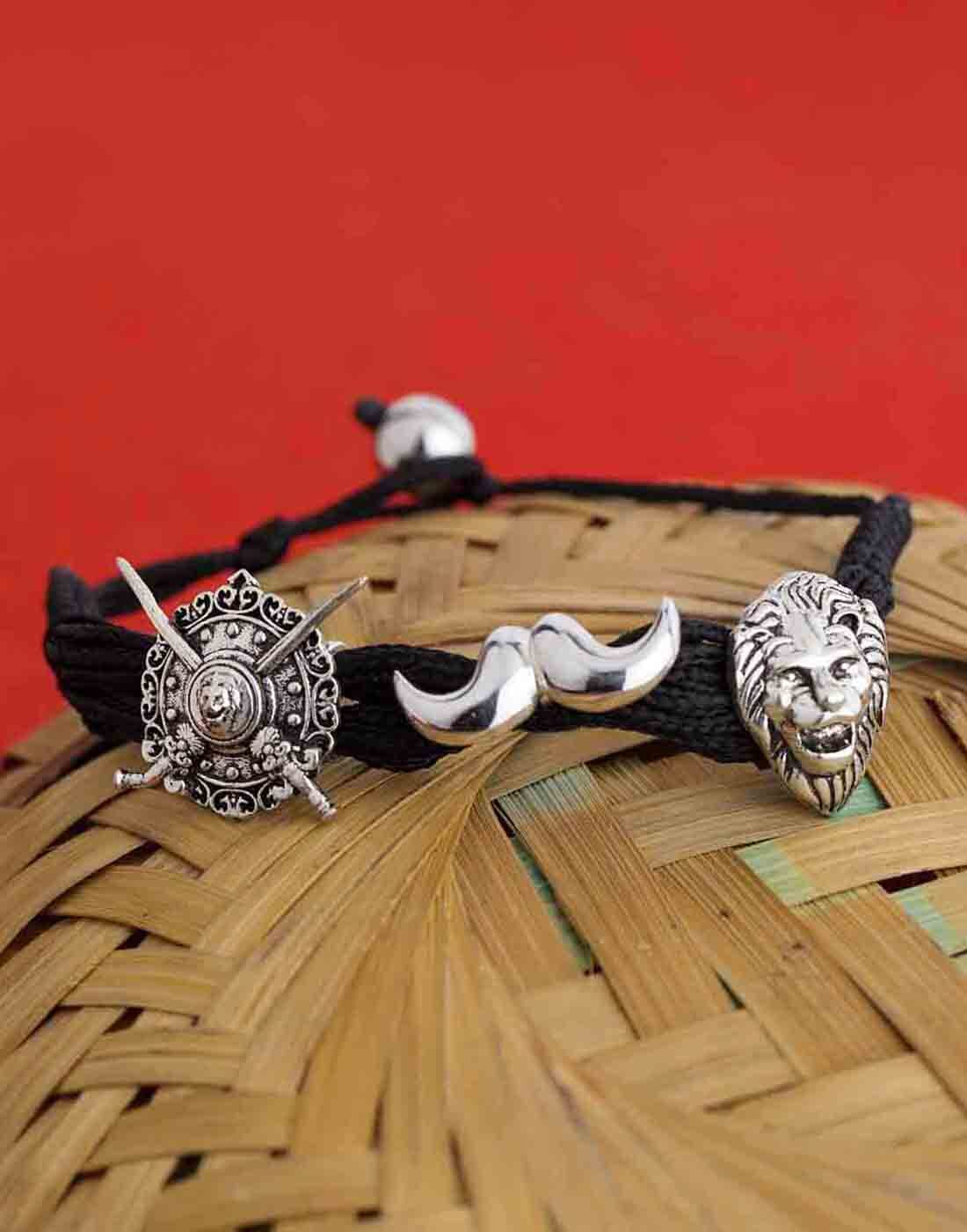 

Dare by Voylla Smart Thread Bracelet from Maharaja Collection