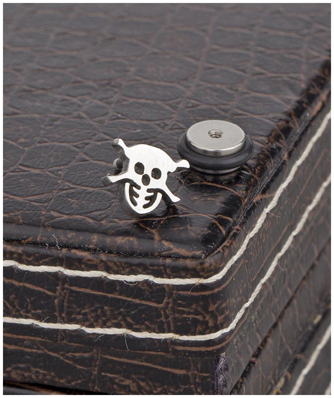

Dare by Voylla Classy Badge Stud Out Earring