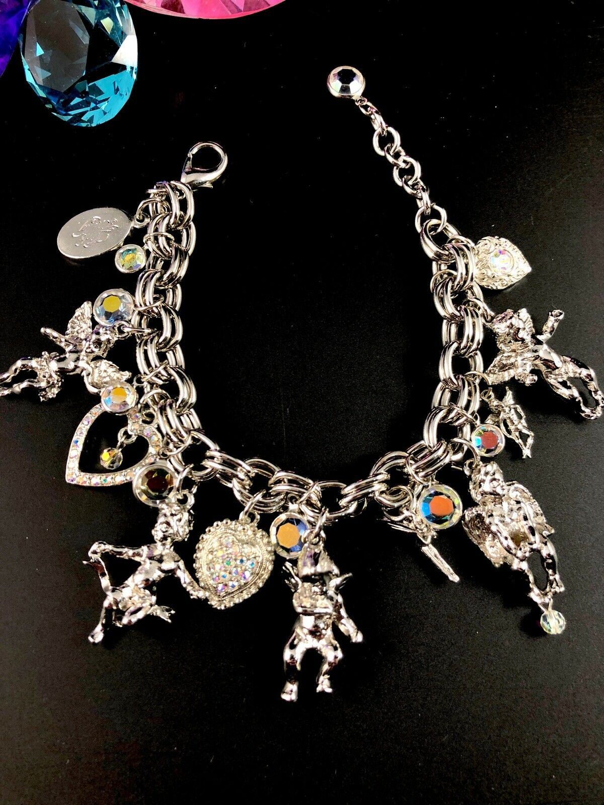 

DAZZLING KIRKS FOLLY SILVERTONE RHINESTONE 5 ANGEL CHERUB HEART CHARM BRACELET