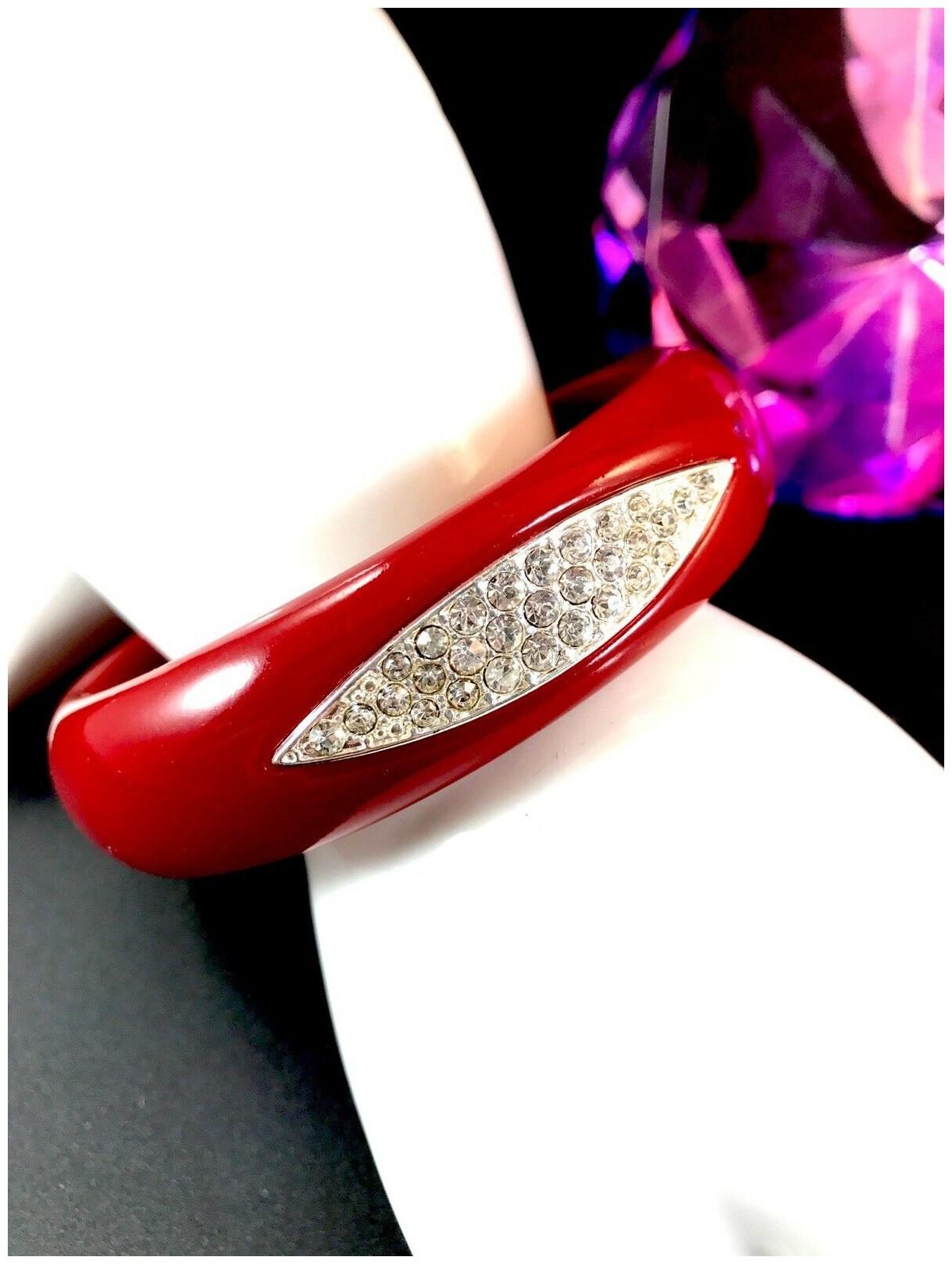 

DAZZLING NIB 2012 AVON RUBY RED ROUGE PAVE RHINESTONE ACCENT BANGLE BRACELET
