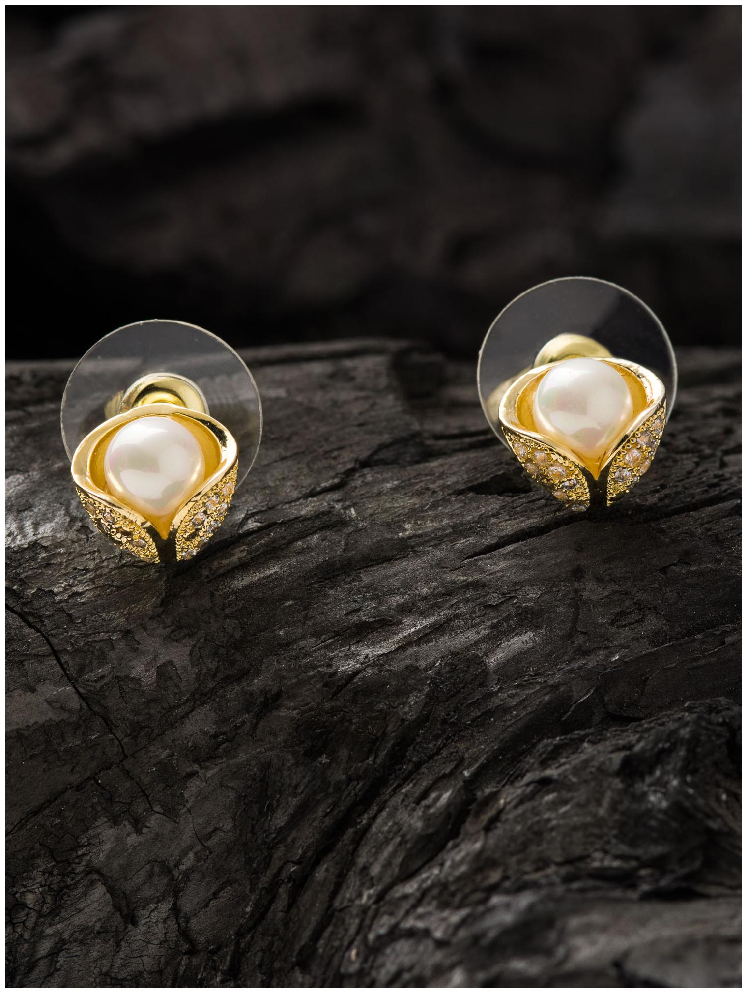 

E2O Classic White Stud Gold Plated With Circular Pearls Earring