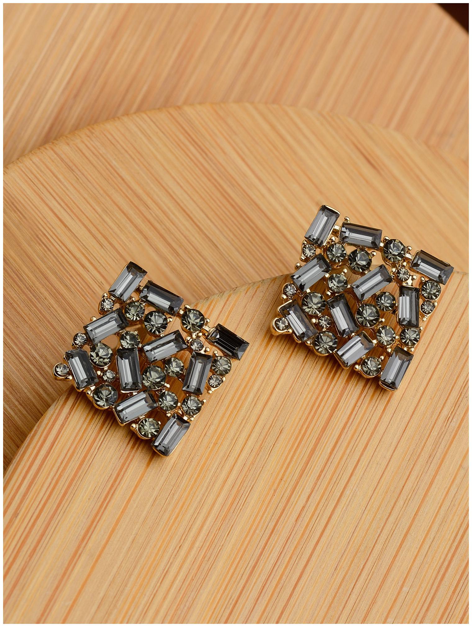 

E2O Fancy Embellished Sqaure Jet Black Metal Stud For Women