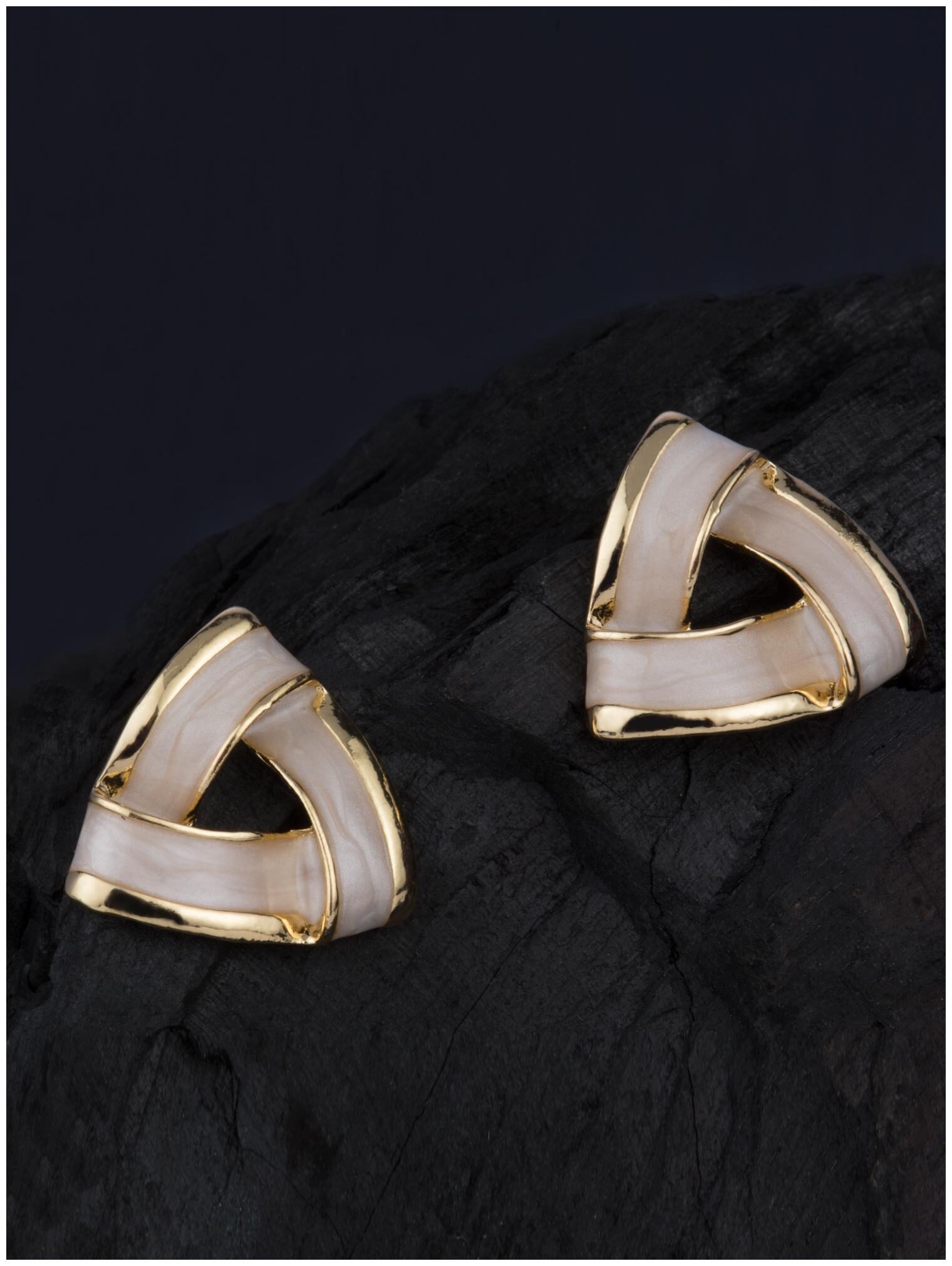 

E2O Overlaped Gold Metal Stud For Women