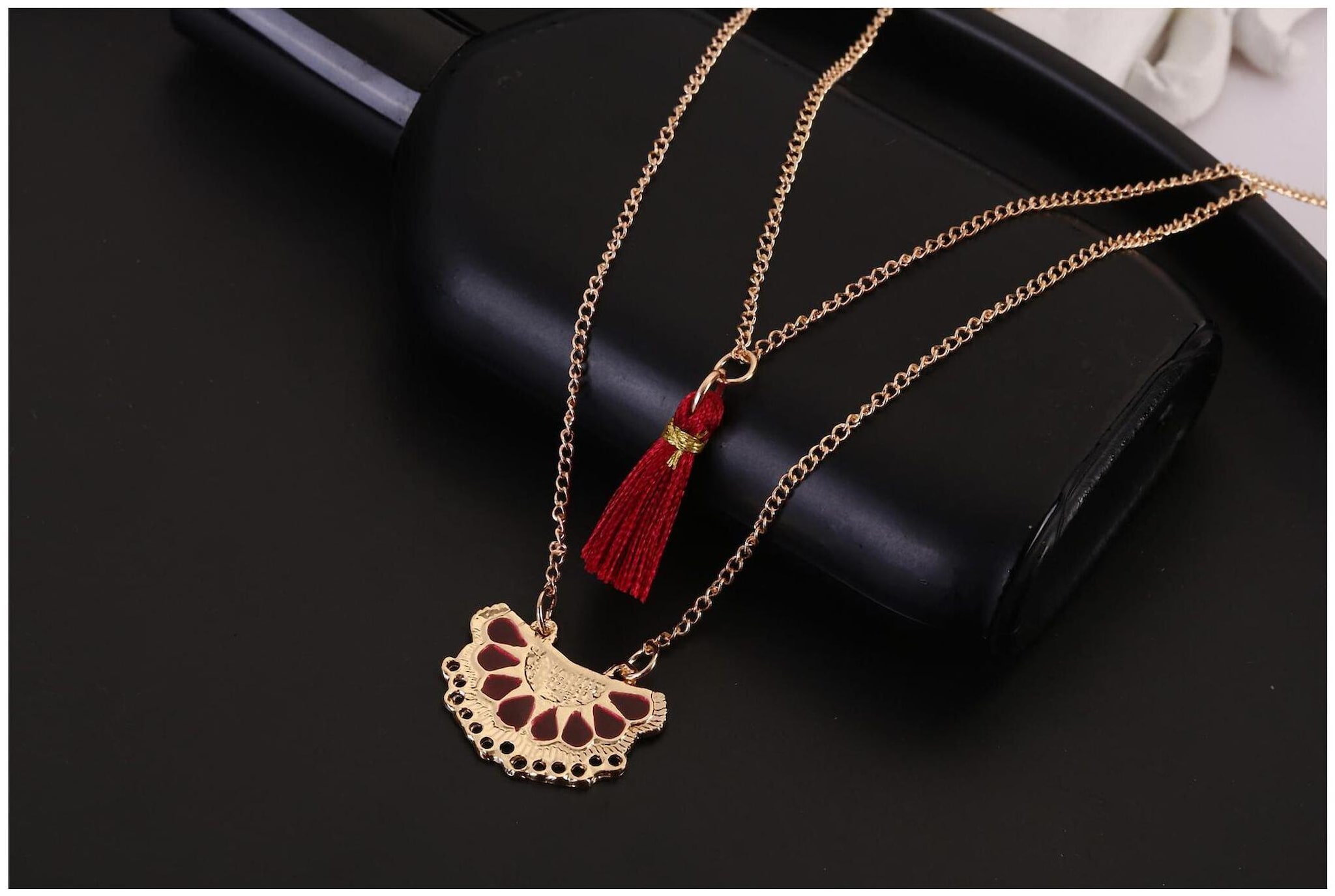 

Enso Red Tasselled Chain