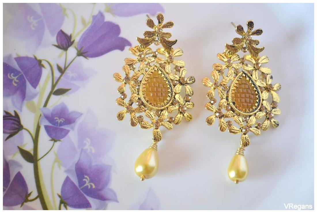 

Etnico Gold Plated Traditional Designer Earrings for Women ED02FL (Gold)