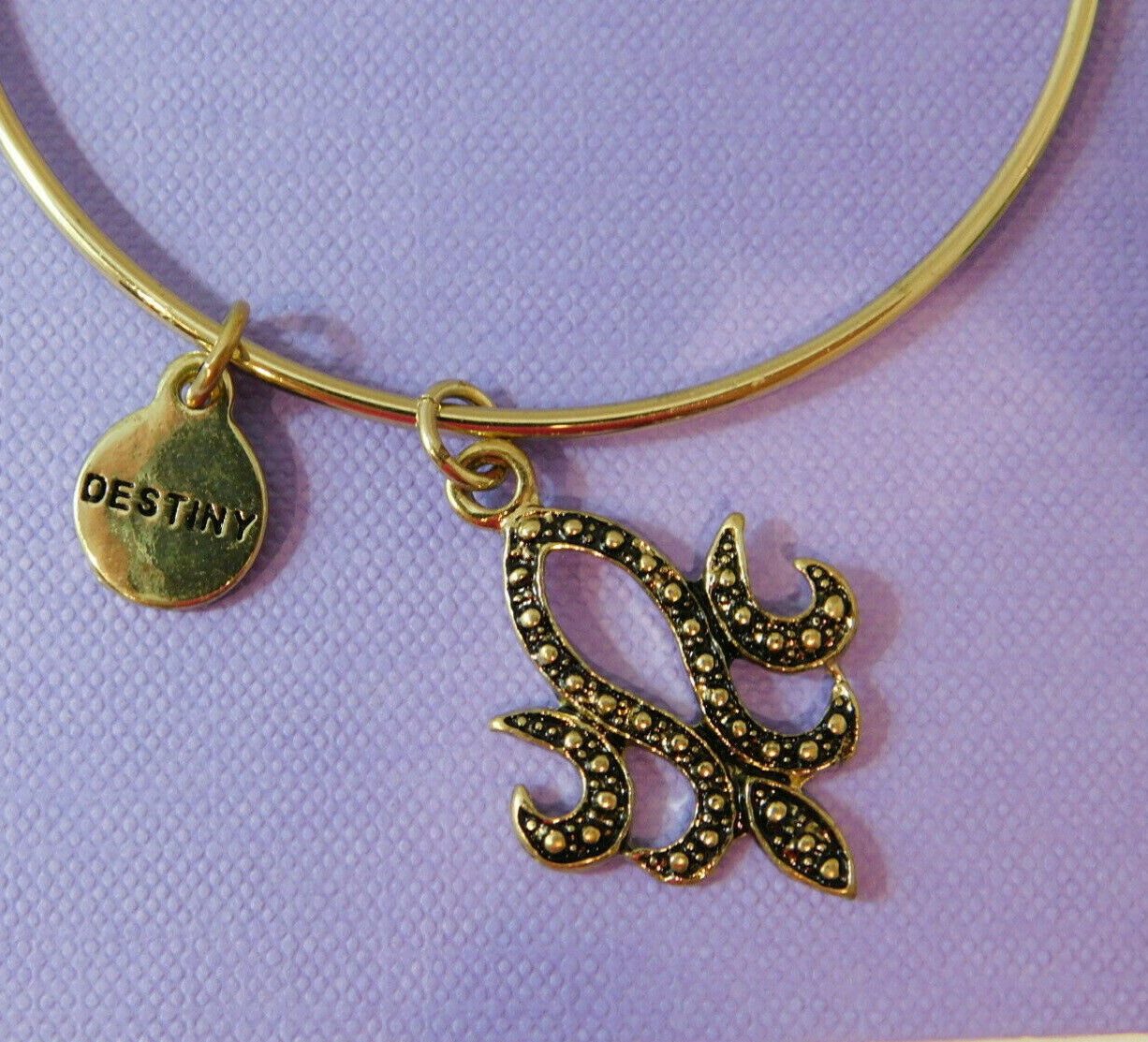 

Expandable Bangle Bracelet Fleur de Lis Charm Gold tone Stackable B4