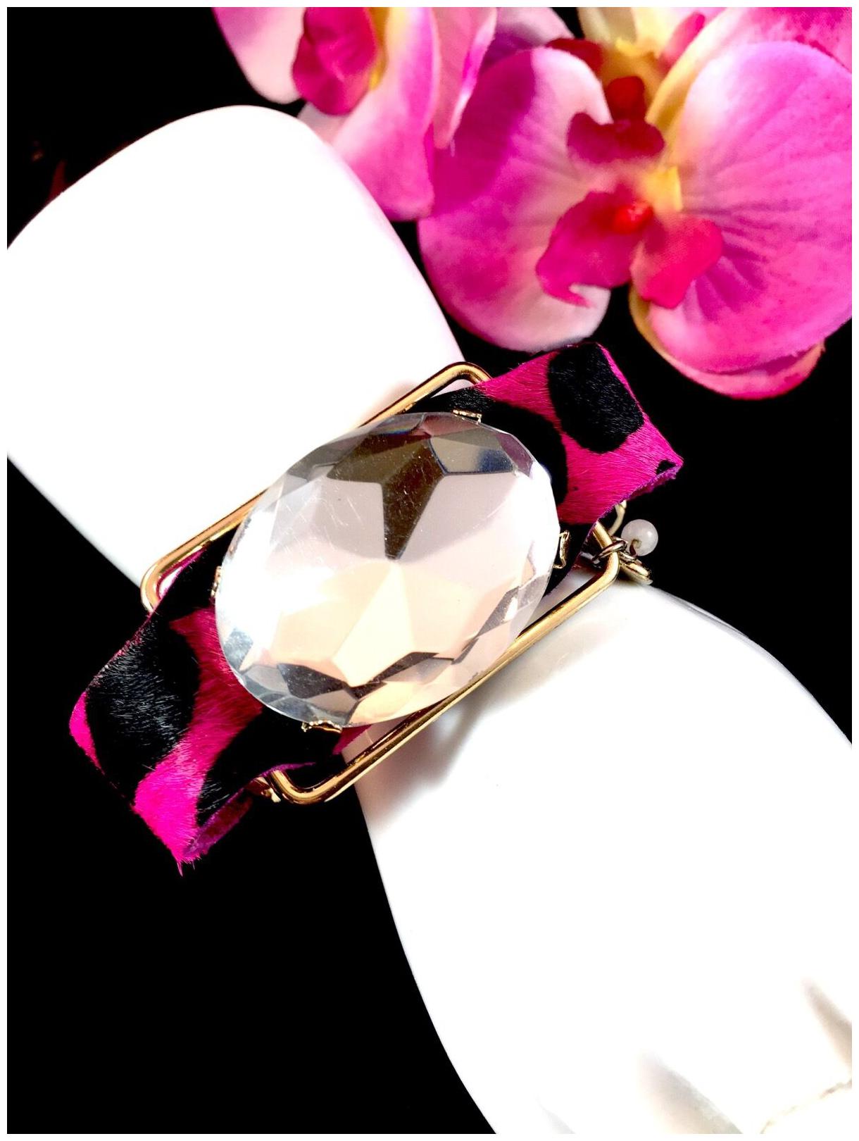 

FABULOUS BETSEY JOHNSON PINK BLACK LEOPARD RHINESTONE FASHION SHOW SNAP BRACELET