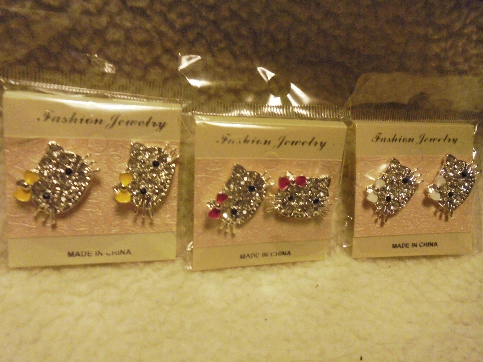 

FASHION MISS KITTY SILVER TONE EARRINGS CHOOSE FROM PINK WHITE OR YELLOW BOW