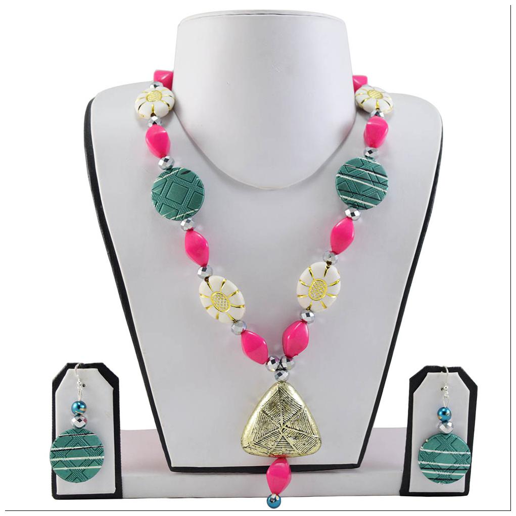 

Fashionvalley Pink Turquoise Designer Beads necklace