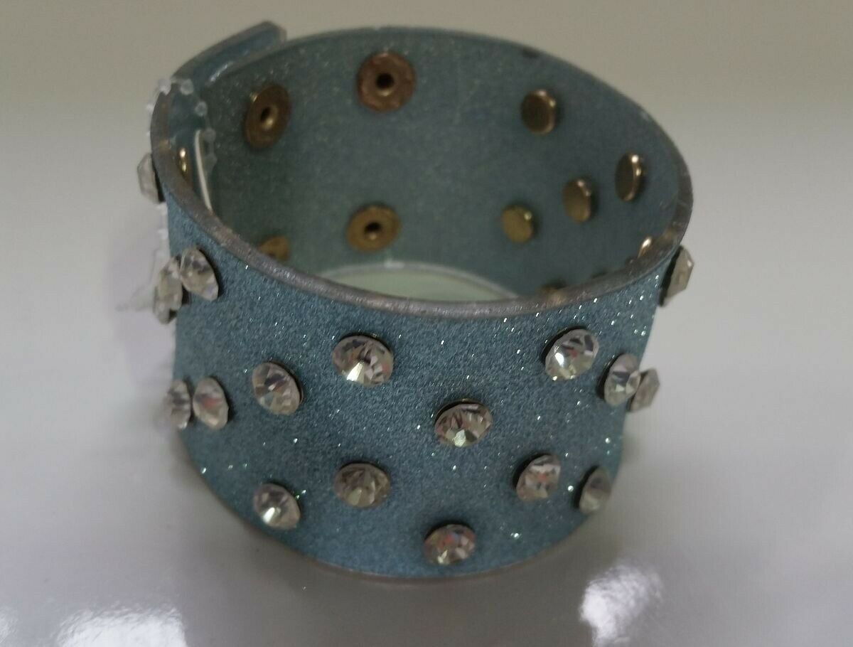 

Glitter Green Turquoise Wide Cuff Bracelet Crystals and Gold-tone Snaps U2-2 22
