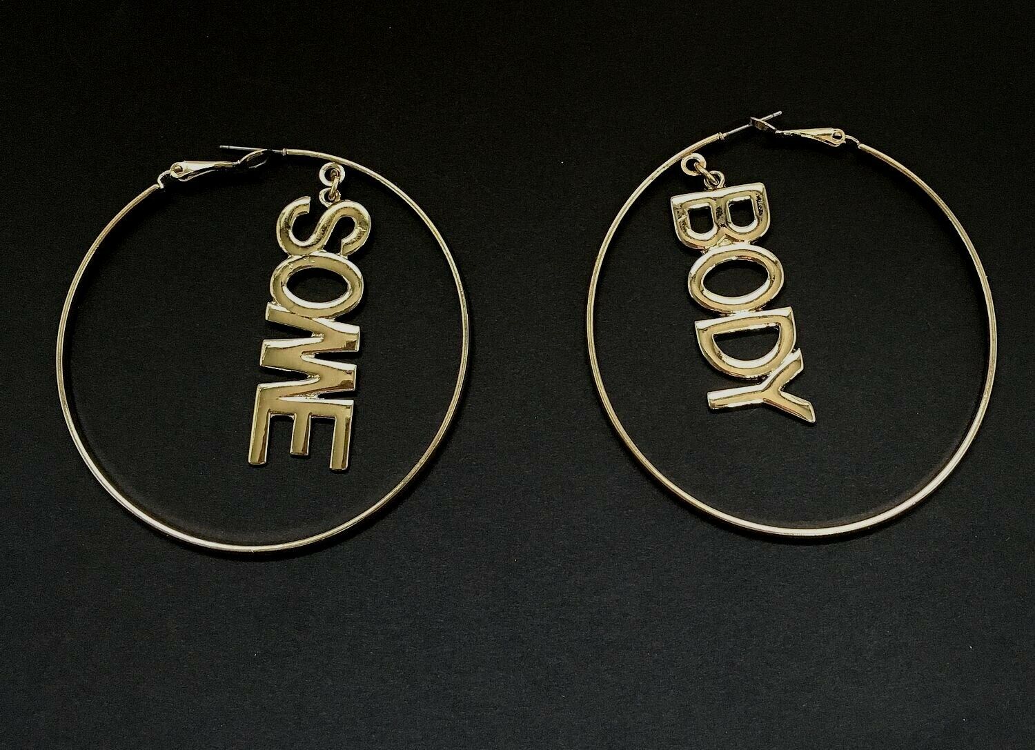 

Gold Tone Metal Large Hoop Rings Earrings with SOME BODY J4-1 2